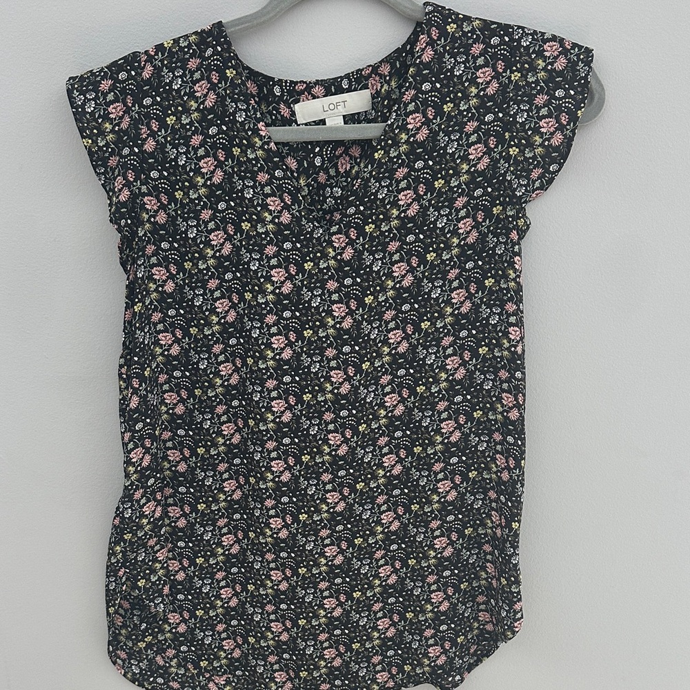 Loft flutter sleeve blouse